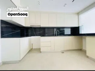  4 شقه متميزه سعر وموقع ومساحه بالاضافه الي عايد مضمون 13% غرفه وصاله بالجميرا جاهزه للسكن