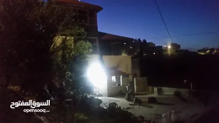  3 يتوفر لدينا بيت مشطب وسطح وقطعة ارض للبيع