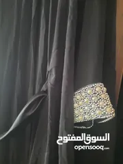  12 مانطو اسود ورمادي وهاد يلي بلصورة وعدة اشياء وفي تنتين مو ديلهم متل العباءة سحاب