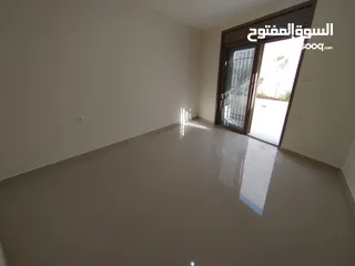  11 شقه مع حديقه للبيع