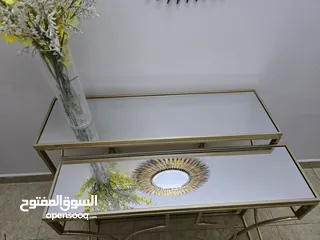  5 طاوله ذهبيه