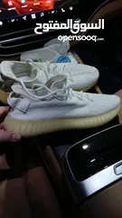  7 shoes Adidas Yeezy original 43وثلث الابيض اصلي والرمادي قياس 44 كوبي  بحاله ممتازه كانه جديد .