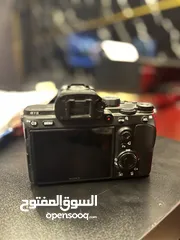  4 سوني A7iii مع عدسة 85 1.8