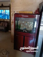  1 حوض سمك ...