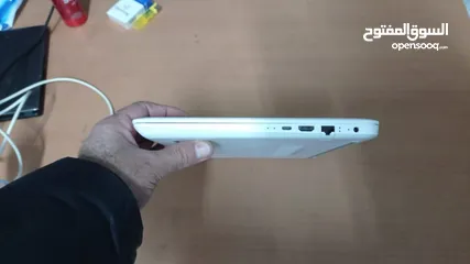  5 HP Notebook 14-BP   I5 8th gen مع كرت شاشة Readeon 2 GB