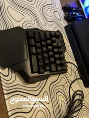  6 PS4 with mousepad and keyboard and 2 controller and everything and a timer