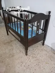  1 تخت بيبي خشب ثقيل واسع بسعر مغري