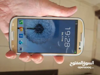  5 تلفون سامسونج كالاكسي  مستعمل للبيع  S3 GT- 19300