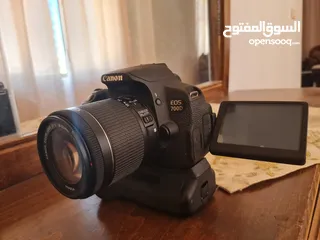  1 كاميرة كانون 700 d فل hd.