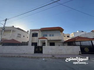  23 Well-Maintained Villa in Umm Al Summaq / فيلا بحالة ممتازة في أم السماق