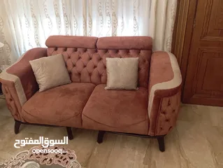  3 طقم كنب ضيوف فاخر و طاولة سفرة وطاولة وسط