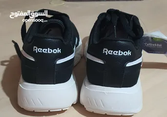  3 حذاء رياضي نسائي اسود ماركة reebok