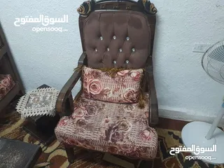  2 طقم كنب بحالة ممتازة