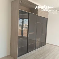  2 خزائن جامبو واجهات زجاج واضاء