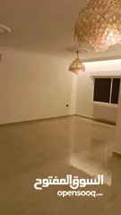  6 شقه فارغه فاخره ومميزه جدا  سوبر ديلوكس للايجار لم تسكن بعد التجديد نهائيا 200متر
