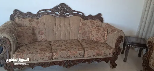  4 طقم كنب مع طاولات وثريا لغرفة الجلوس