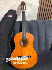  15 جيتار Valencia CG160 جديد غير مستعمل مع شنتة وريشة وآلة دوزان الاوتار كلو مع تشطيب لامع طبيعي للخشب