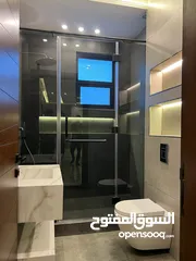  7 عرض فاخر - لم تسكن - طريق المطار - بتشطيبات خاصة - ترس بإطلالــــه بانوراما