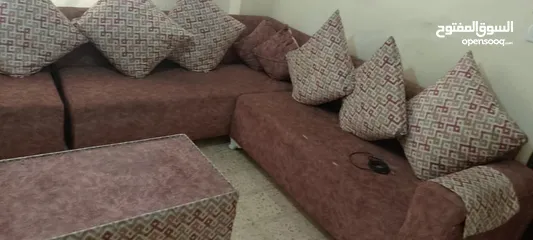  4 طقم كنب عدد 2 جديد استعمال اسبوع واحد البيع لسبب السفر السعر مناسب بحدود المعقول مع ممرات سجاد
