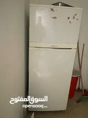  4 عدة محل بيتزا ومعجنات للبيع بحالة ممتازة