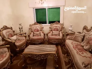  3 طقم كنب مصري حفر ثقيل من الصنف الأول .   مقاعد عدد ( 7 ) .   طاولة وسط مطرزة بالكامل .