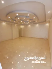  12 شقه فارغه للايجار سوبر ديلوكس في الجبيهه حي ام زويتينه طابق شبه ارضي وليست تسويه بحالة الجديده