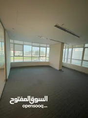  10 مكتب كبير مجهز للإيجار - غلا على الشارع العام موقع استرتيجي بالقرب من مبنى طيران القطرية
