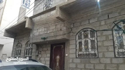  3 بيت في الجراف الشرقي خلف محطات العاصمة
