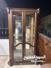  14 غرفة سفرة كاملة مكونة من طاولة كبيرة مع زجاج سكريت و  8 كراسي وباترينا وتواليت كبير
