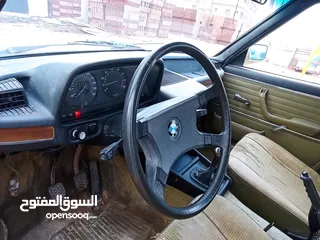  22 BMW E12 1981