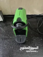  3 الماكينة هي Nespresso Inissia (نسبريسو إنيسيا)