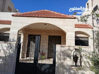  1 بيت مستقل للبيع