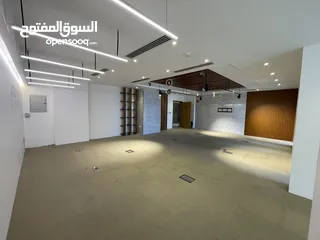  4 مكتب إداري للشركات التجارية في قلب الخوض بناية أكتوبر بجانب بنك ميثاق للصيرفة الاسلامية
