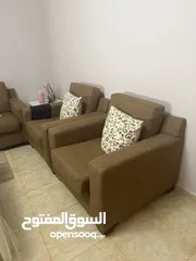  3 طقم كنب بني للبيع بحالة جيدة