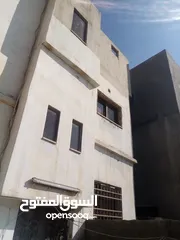  2 بيت طابقين 3 شقق للبيع