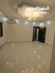  1 شقة فارغة - الرشيد - 3نوم - 220م - بلكونتين - تدفئة غاز