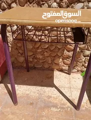  1 طاولة تصلح لدراسة أو للكمبيوتر