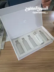  30 علب وصناديق كريمات وغيرها