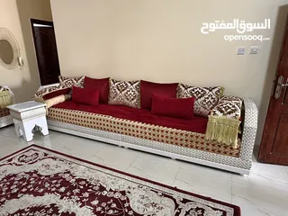  3 كنب مجلس رائع مع الطاولات
