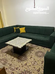  7 كنب وطاولة وخزانة تلفزيون ومروحة