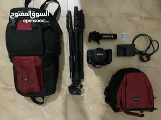 1 كاميرا كانون 800d مع عدسة والشحن والترايبود وشنطتين   Canon 800d with lens and tripod and 2 bag