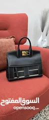  1 شنطة جلد طبيعي ( salvatore ferragamo calfskin thestudiocagebagsella) صناعة ايطالية