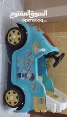  1 سيارة اطفال مستعمله استعمال بسيط بدها بطاريه