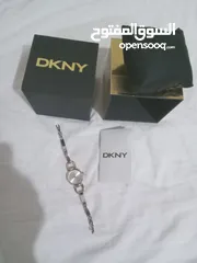  1 ساعة DKNY جديدة للبيع