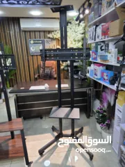  2 ستاند تلفزيون متحرك حديد + خشب (ثقيل ومتين) يتحمّل شاشات لغاية 85 بوصة هيكل حديد سميك قوي جدًا .