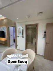  7 شقه متميزه بمسبح خاص بحث الجميع فرضه ذهبيه بجوار اكبر بحيره صناعيه شقه غرفتين وصاله بأقل سعر بكل دبي