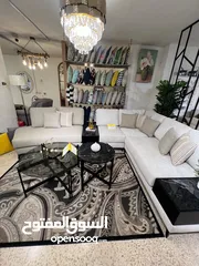  3 طقم كنب + طاولة و4 طاولات سيرفيس