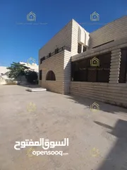  1 شقة ارضية من فيلا مع ترسات خلدا