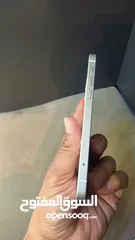 27 iPhone 12 64 GB  البطاريات من 88-93 مكفول اسبوعين