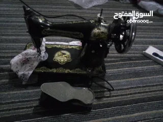  2 ماكنة خياطة +جهاز مساج للبيع